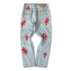 Dżinsy z czerwoną naszywką Chrome Hearts Dżinsy z czerwoną naszywką Chrome Hearts