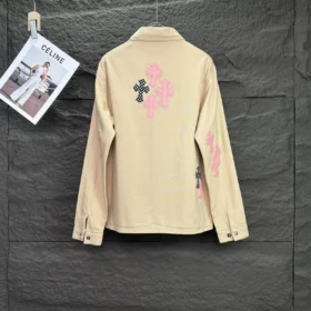 Kurtka Chrome Hearts z różowymi i czarnymi krzyżami