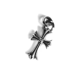 Mała zawieszka w kształcie krzyża z zawieszką