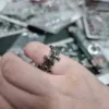 Pierścień z motywem cmentarza Chrome Hearts