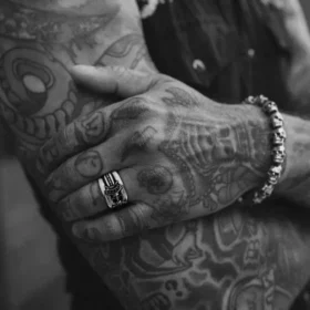 Pierścień z sztyletem Chrome Hearts Dagger