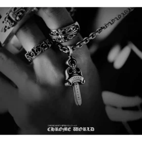 Pierścionek z kwiatowym motywem Chrome Hearts