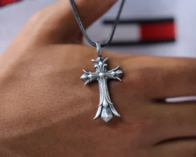 Wisiorek z podwójnym krzyżem